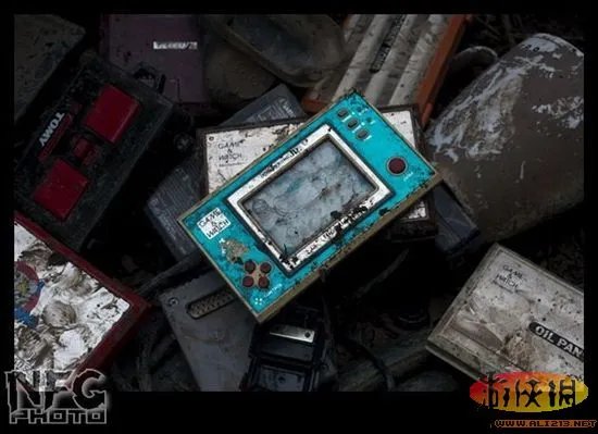 百年洪水来袭 澳洲玩家藏品惨遭洪水蹂躏(图)