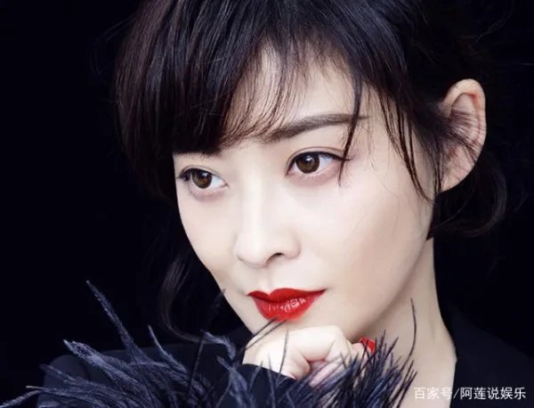 那个与陈佩斯搭档表演大变活人的梅婷，如今27年过去了，现如今过得怎样？