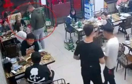 唐山烧烤店打人事件引发热议，大家对此有哪些看法吗？