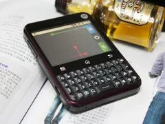 Android小胖子 摩托罗拉Charm不足1500