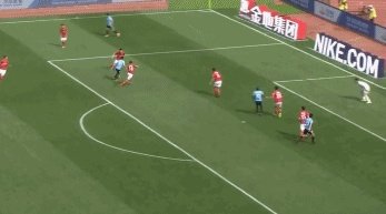 恒大3球完败大连，三个失球都与金英权有关，他怎么了？