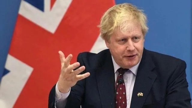 为什么约翰逊刚刚成功当选英国首相，英国人却强烈要求他下台？