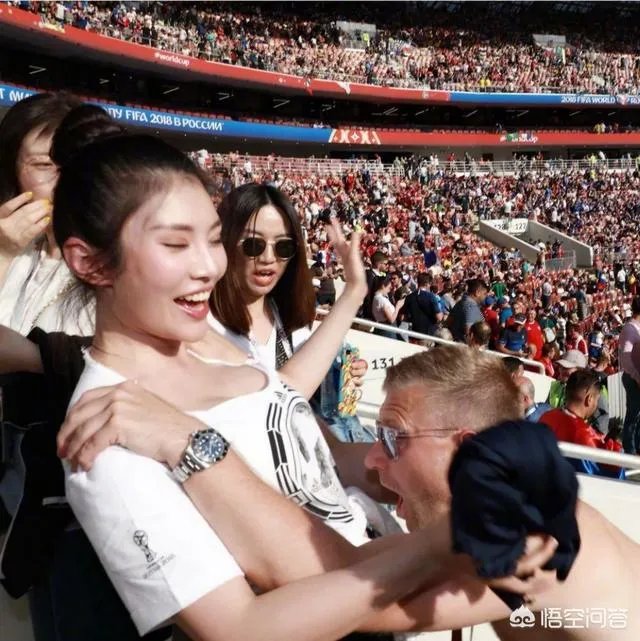 如何看待大嫂徐冬冬在俄罗斯世界杯看球，被丹麦球迷“生扑”？