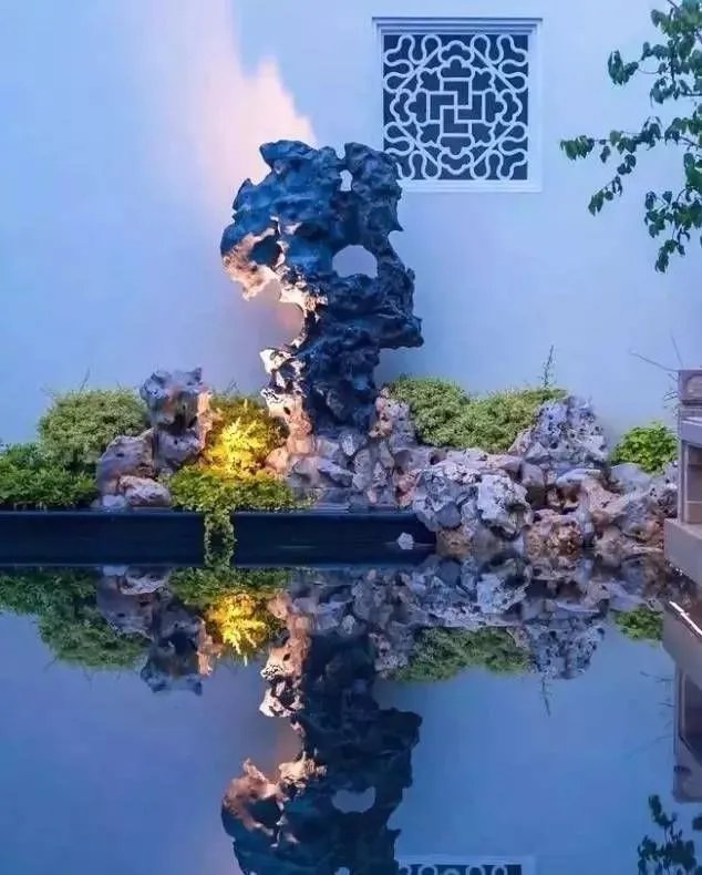 庭院里的这一方石头，历经千年，大有讲究