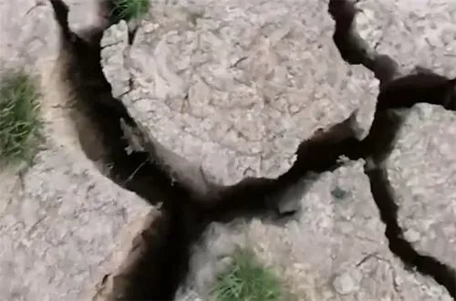 江西“最美水上公路”变草原公路，“最美水上公路”背后有着怎样的故事？