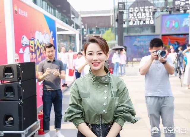 台球女神潘晓婷和车侑蓝,颜值都很高,两位女神谁更漂亮?