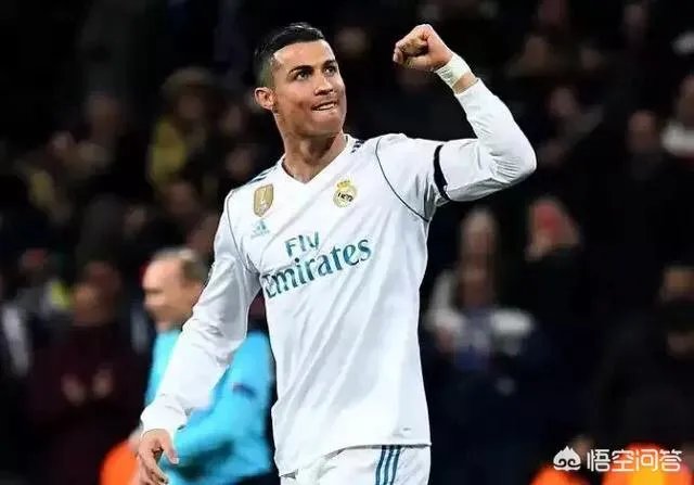 面对尤文球迷的欢呼和赞许，C罗用双手合十回应，你怎么看？