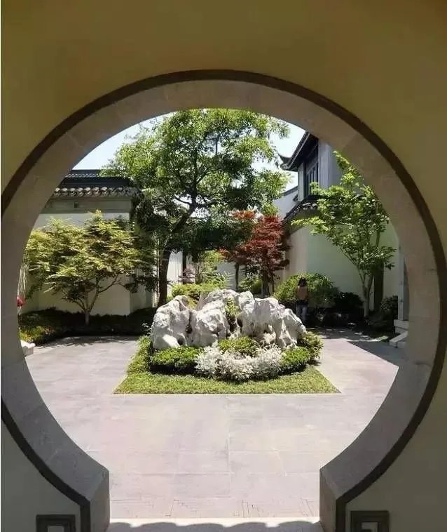 庭院里的这一方石头，历经千年，大有讲究