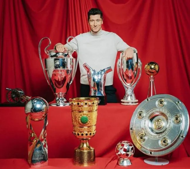 梅西的FIFA最佳球员投票选择无视C罗，对此你怎么看？