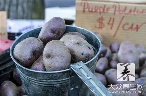  土豆皮煮水能染发吗