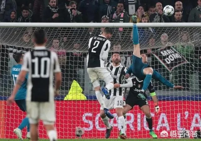 面对尤文球迷的欢呼和赞许，C罗用双手合十回应，你怎么看？