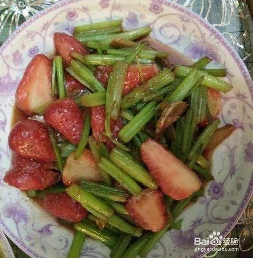 西芹炒草莓的做法大全 西芹炒草莓能吃吗