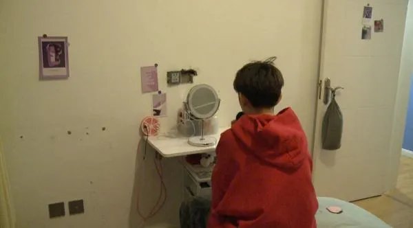 成都女生租住1年房间发现隐秘摄像头,这件事给予我们什么警示?