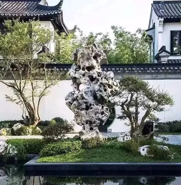 庭院里的这一方石头，历经千年，大有讲究