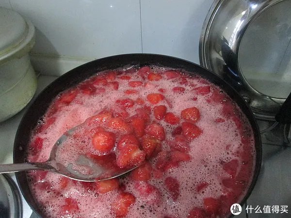 记一大锅草莓酱的粗犷制作与长久储藏