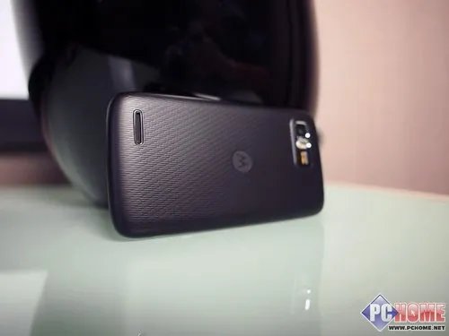 低调外观 摩托罗拉Atrix 2上手玩