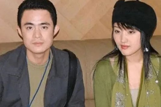 向华强花费百万请杨钰莹吃饭，赖文峰冲进去说：她是我的女人，发生了什么？