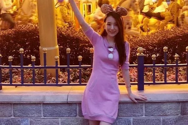 港媒曝郭富城养岳父母月费10万，城嫂方媛为何不养父母？