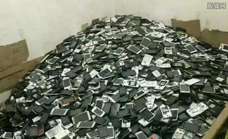 揭秘废旧手机提炼金子：一年产值达3000亿！