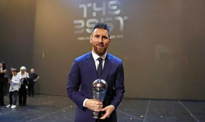 梅西的FIFA最佳球员投票选择无视C罗,对此你怎么看?