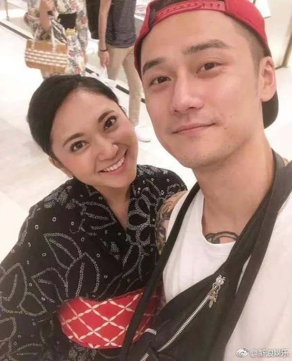 蒋劲夫女友叫什么名字？有照片吗？是做什么的？