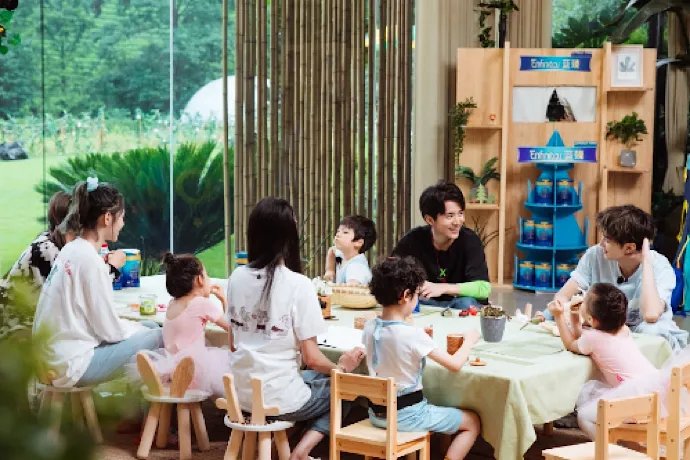 如何看待郑爽和张新成在综艺《奇妙小森林》中的互动?