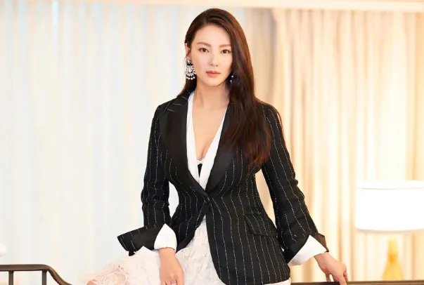 张雨绮唱《大花轿》太高调,为难李斯丹妮,她的唱歌水平到底如何?