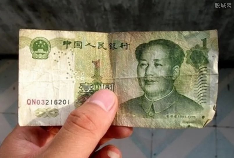 抢劫1元钱判4年 网友调侃:一块钱掉地下都懒得捡