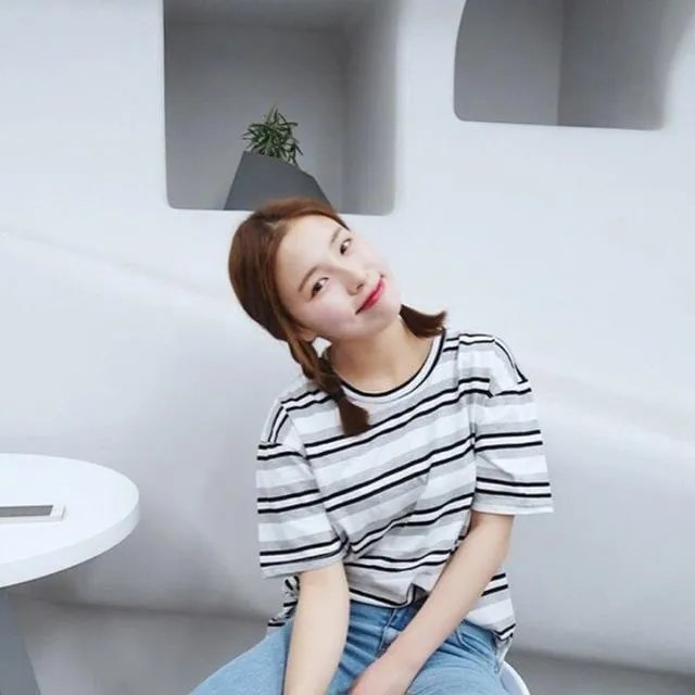 有没有绑马尾的美女照片做手机壁纸？