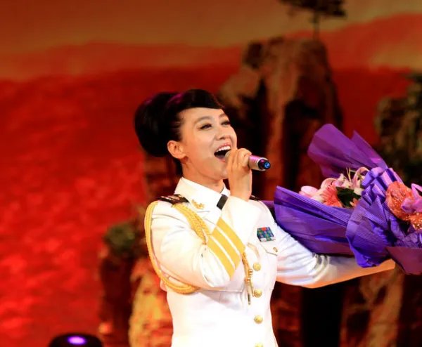 谭晶唱的祖国万岁歌词