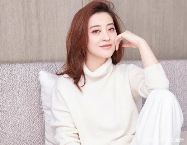 那个与陈佩斯搭档表演大变活人的梅婷，如今27年过去了，现如今过得怎样？