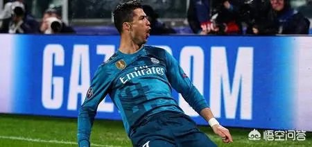 面对尤文球迷的欢呼和赞许，C罗用双手合十回应，你怎么看？