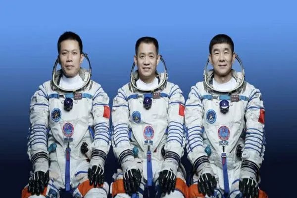 神十三航天员大型拆快递现场视频公布，这些货物是什么时候进入太空的？