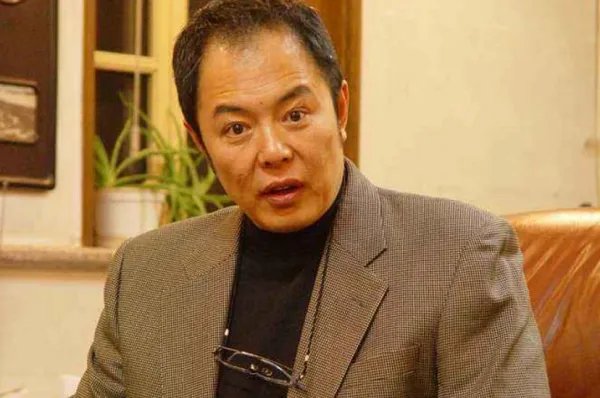 张铁林的老婆是谁？