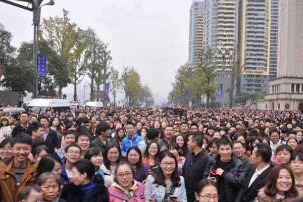 有人说千万不要跟追星族谈恋爱, 这究竟是为何?