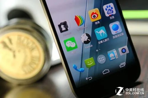 找回黑白年代 墨水屏手机YotaPhone2体验