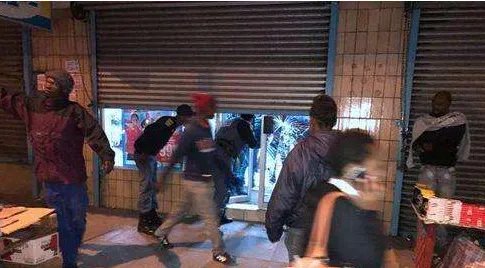 南非布隆方丹市华人店铺遭暴民哄抢是怎么回事？