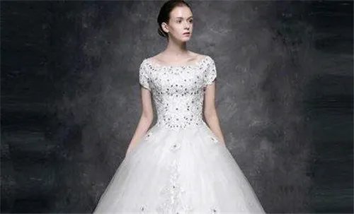 北京卖婚纱礼服的地方 北京婚纱礼服一般多少钱