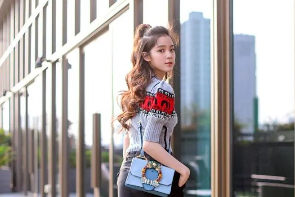 欧阳娜娜歌声很甜,她翻唱过哪些歌曲?