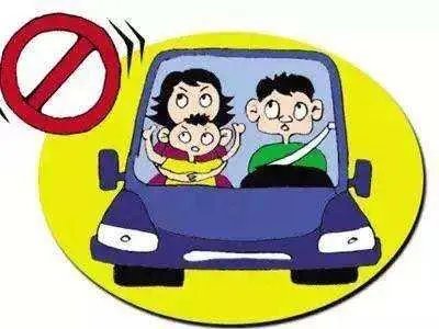 男子炫耀8岁儿子开车被吊销驾照，这是什么迷之操作？