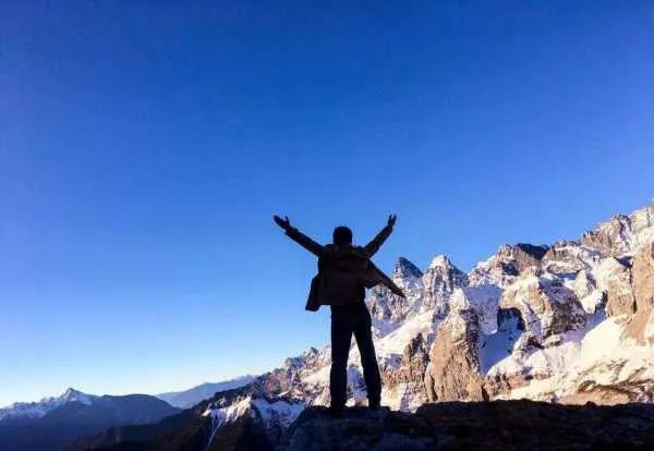 中国驴友非洲徒步时染病，你会徒步去国外吗？