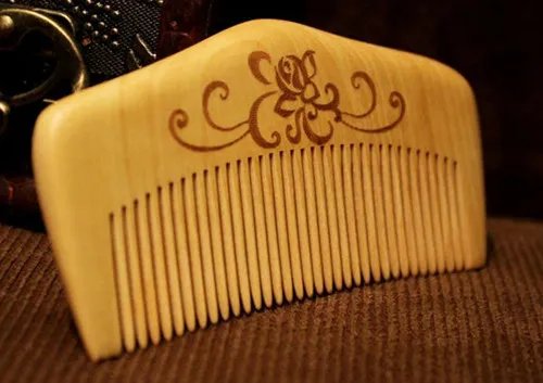 黄杨木梳子的功效 黄杨木梳子的特点