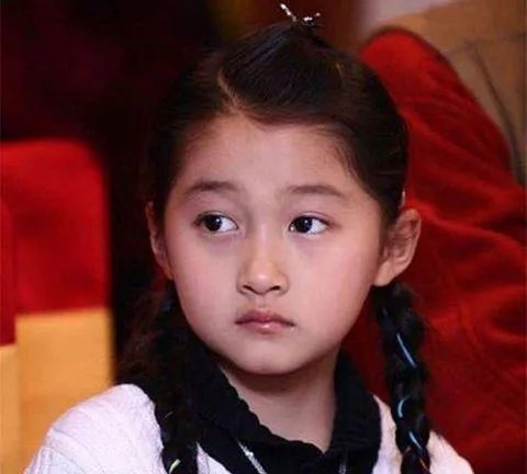 明星的童年照在综艺节目上被曝出，这都有哪些明星的童年照？