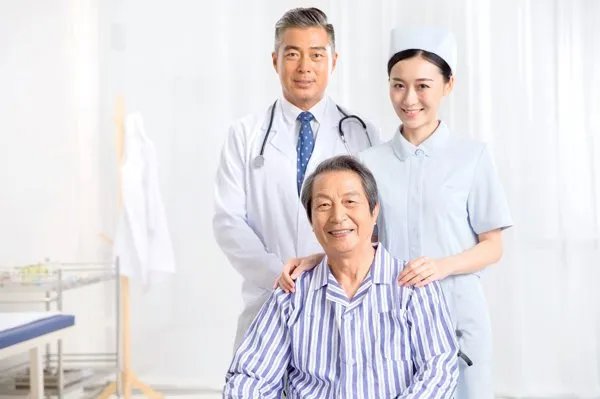 瘫痪老人护工多少钱一个月