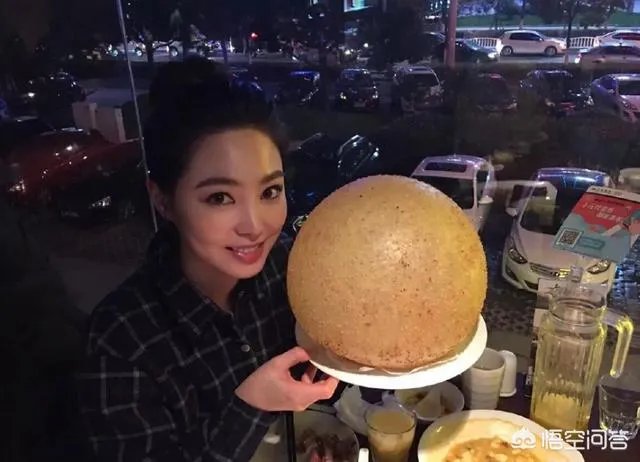 台球女神潘晓婷和车侑蓝,颜值都很高,两位女神谁更漂亮?