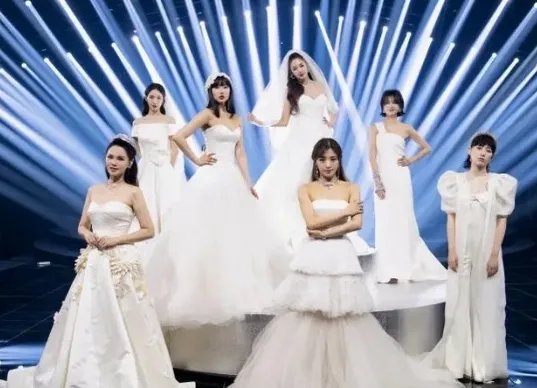 《浪姐》总决赛表演像春晚，哪一段堪称炸裂？