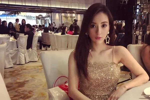 港媒曝郭富城养岳父母月费10万，城嫂方媛为何不养父母？