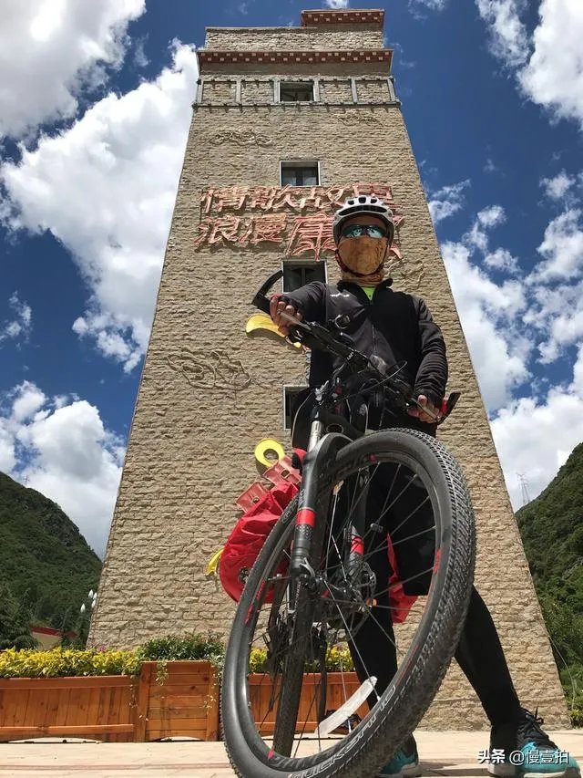 自行车爱好者去骑车旅行，准备个什么户外生存包较好？