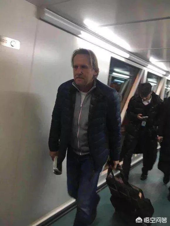 如何看待大连一方高层表示：期待新帅扭转局面，马林团队战术落后？