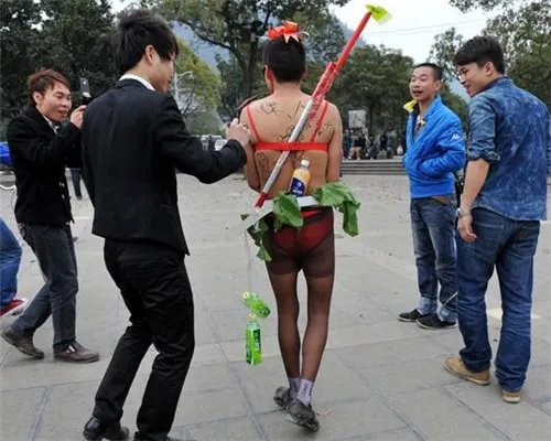 闹洞房招数有哪些 如何炒热闹洞房的气氛